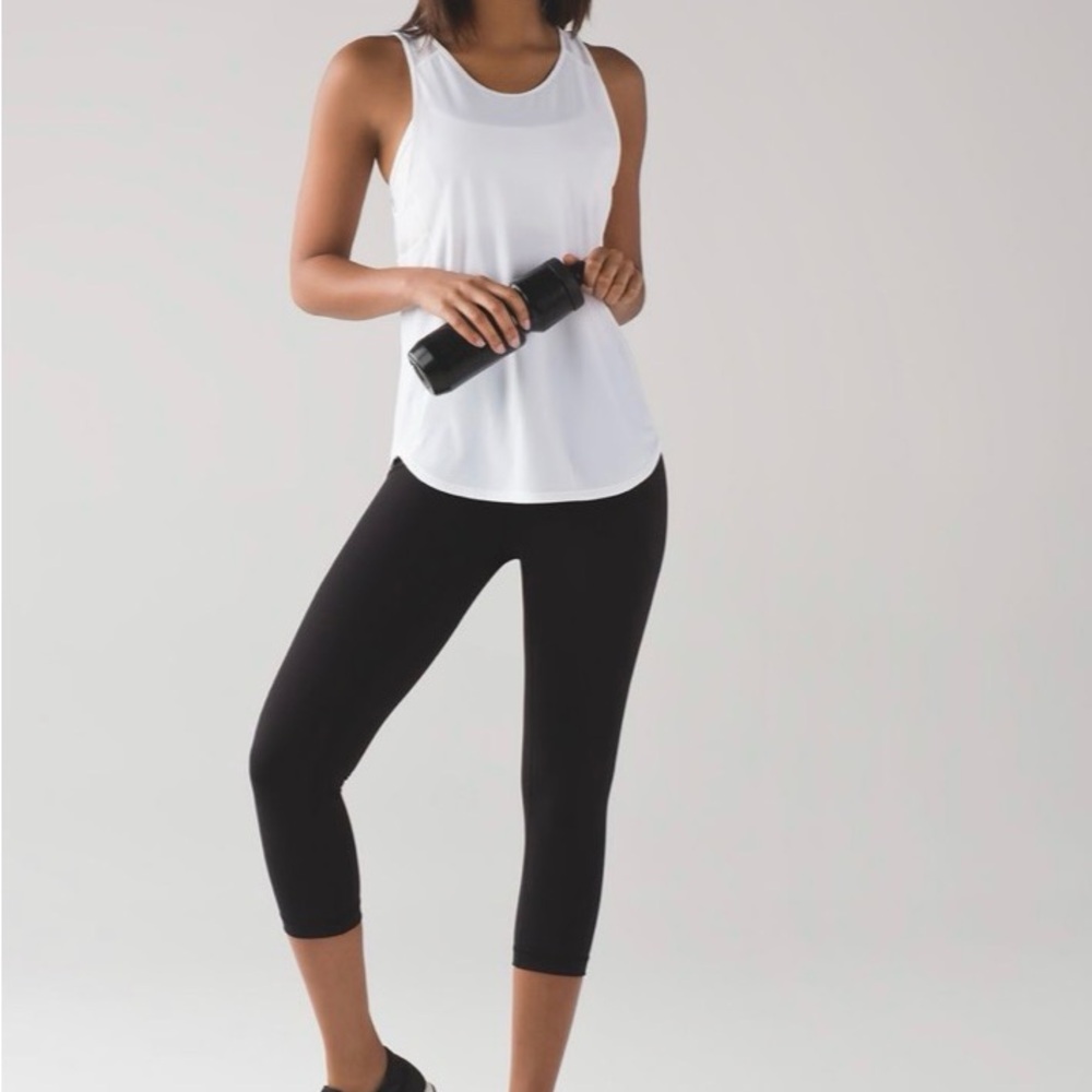 Lululemon Wunder Under Crop (Hi-Rise) *Full-On Luxtreme 21" - size 6 - black